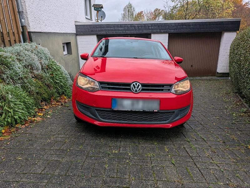 Rot Gebraucht 2009 VW Polo Comfortline Limousine | 6.900 € (Fairer Preis) - Bild 1/4