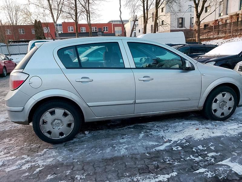 Silber Gebraucht 2004 Opel Astra Limousine | 799 € (Superpreis) - Bild 1/4