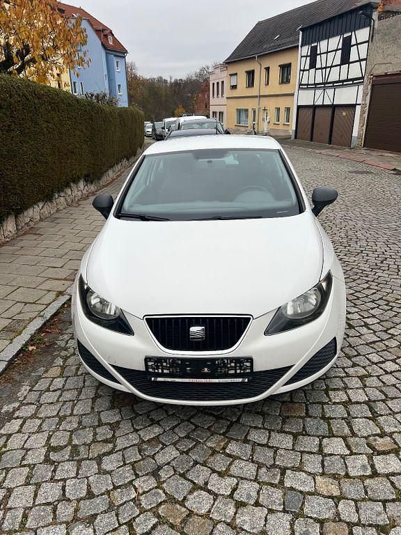 Weiß Gebraucht 2012 Seat Ibiza SC Reference Kleinwagen | 4.400 € (Fairer Preis) - Bild 1/4