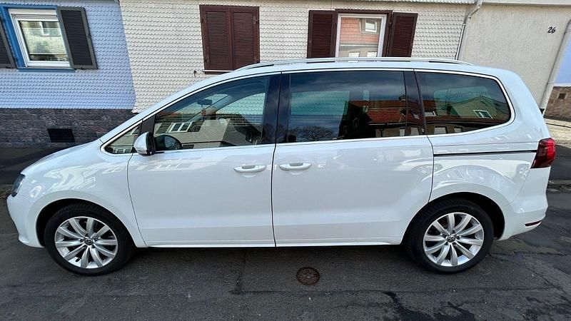 Gebraucht VW Sharan Highline 150 PS (110 kW) 2017 Weiß Van / Kleinbus