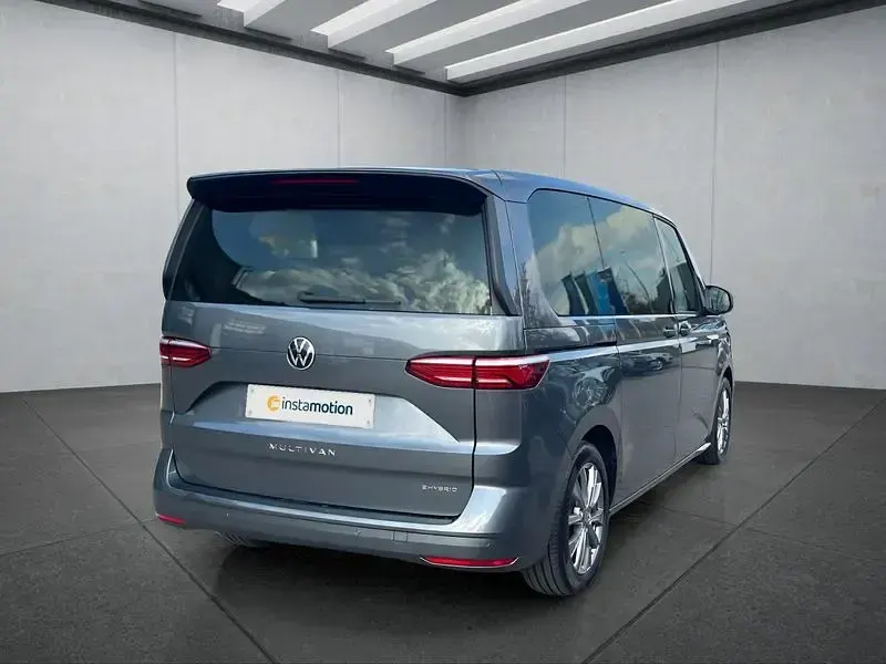 Gebraucht VW Multivan 150 PS (110 kW) 2022 Grau Van / Kleinbus