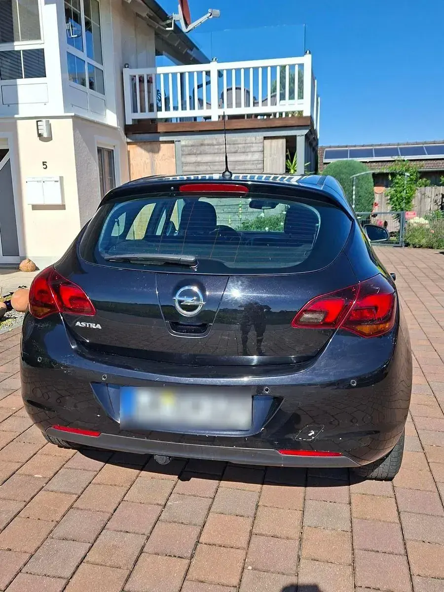 Gebraucht Opel Astra Edition 116 PS (85 kW) 2010 Schwarz Limousine