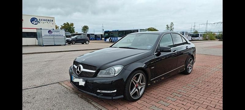 Schwarz Gebraucht 2012 Mercedes C300 Limousine | 16.500 € - Bild 1/4
