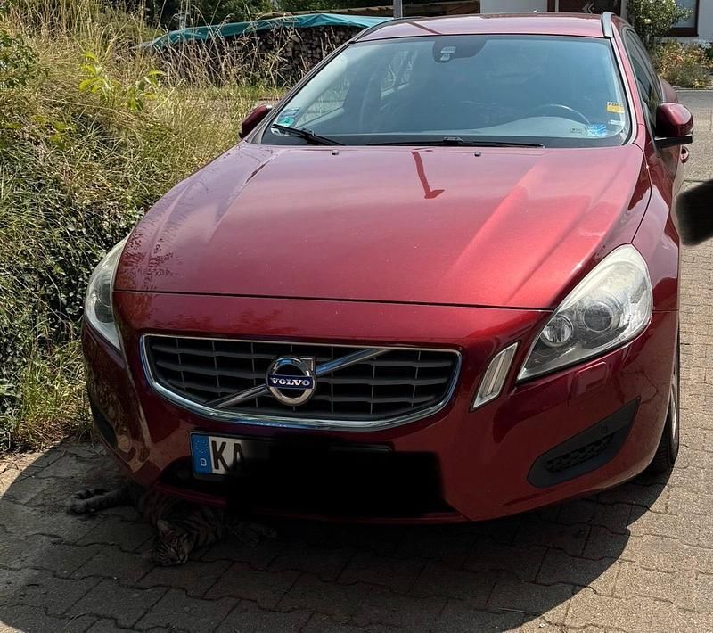 Rot Gebraucht 2013 Volvo V60 Kombi | 9.000 € (Fairer Preis) - Bild 1/4