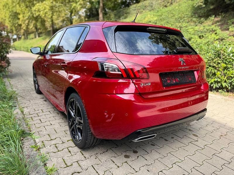 Gebraucht Peugeot 308 GT 131 PS (96 kW) 2020 Rot Limousine