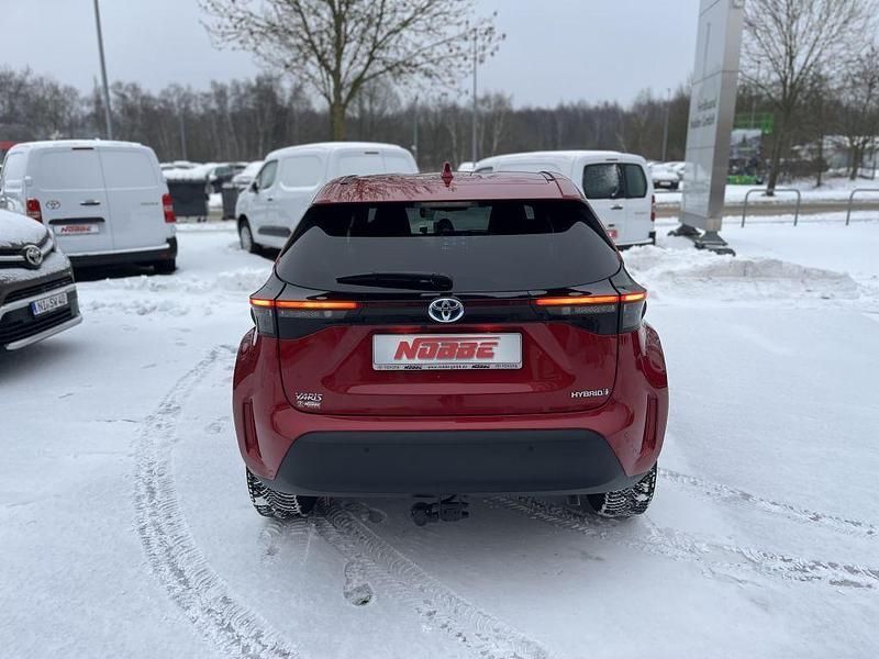 Gebraucht Toyota Yaris Hybrid Team 116 PS (85 kW) 2023 Karminrot (metallic) SUV