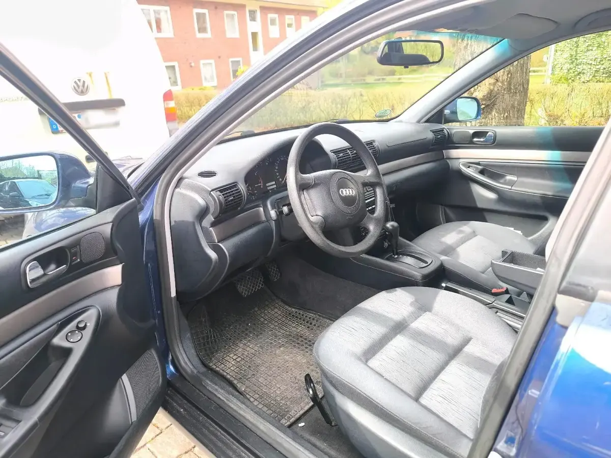 Gebraucht Audi A4 125 PS (91 kW) 1998 Blau Kombi