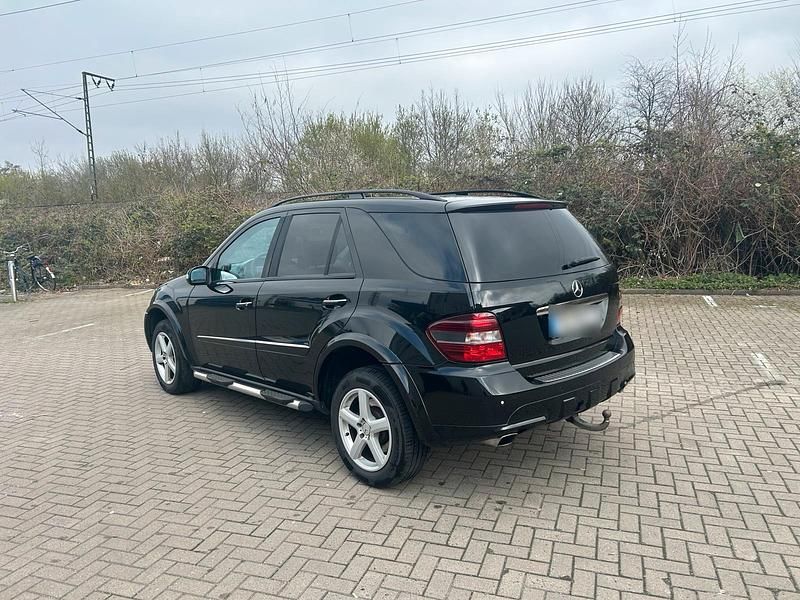 Gebraucht Mercedes ML280 190 PS (139 kW) 2007 Schwarz SUV