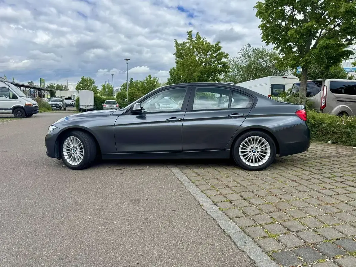 Gebraucht BMW 320 Advantage 184 PS (135 kW) 2016 Grau Limousine