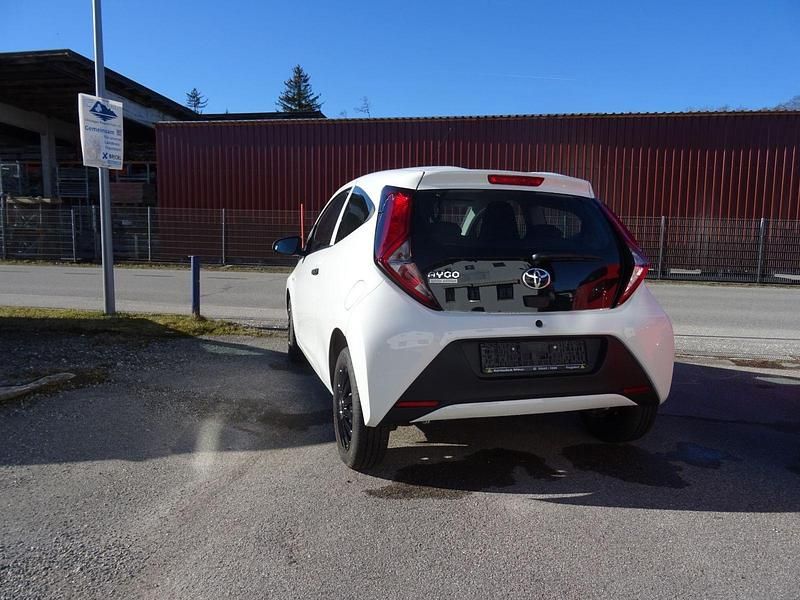 Gebraucht Toyota Aygo 72 PS (52 kW) 2021 Weiß Kleinwagen