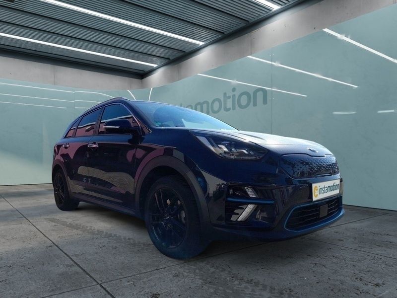 Blau Gebraucht 2020 Kia e-Niro Vision SUV | 23.688 € (Etwas zu teuer) - Bild 1/3