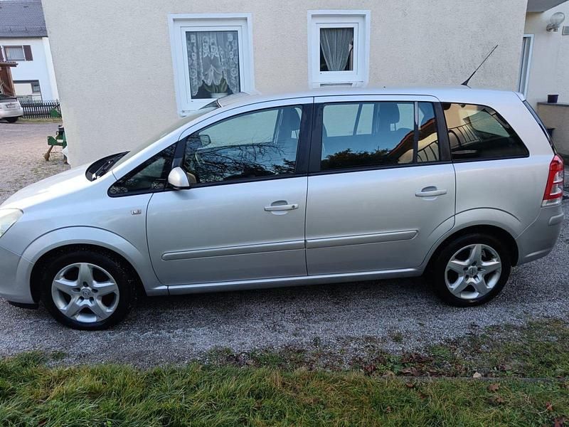 Gebraucht Opel Zafira Edition 101 PS (74 kW) 2008 Van / Kleinbus