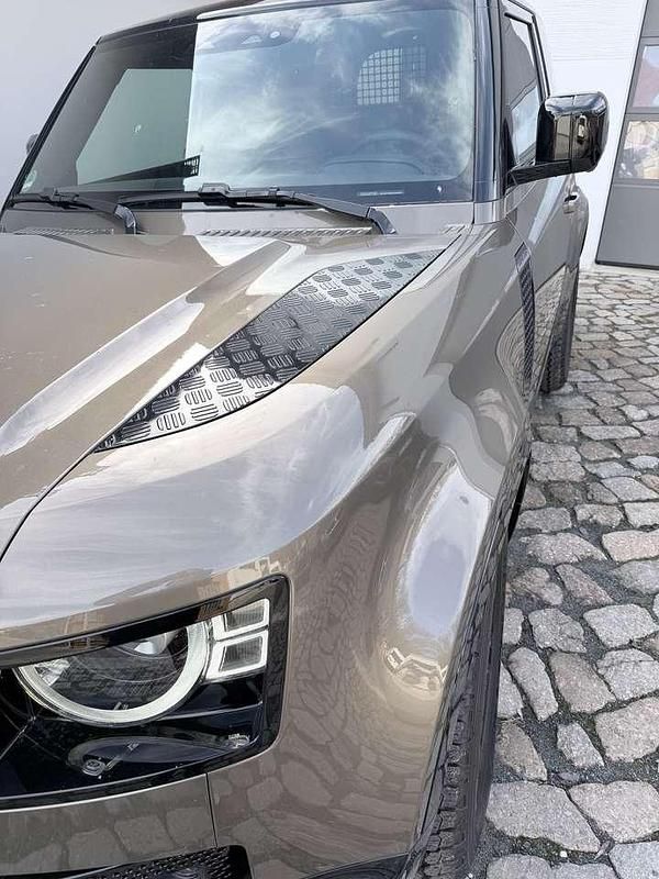 Neu Land Rover Defender SE Dynamic 249 PS (183 kW) 2025 Gondwana stone SUV