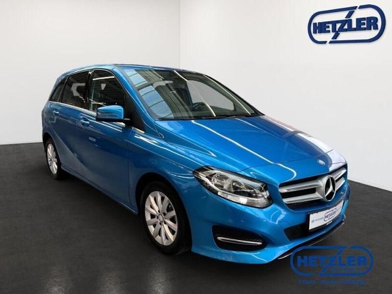 Gebraucht Mercedes B180 122 PS (89 kW) 2015 Suedseeblau  metalliclack Van / Kleinbus