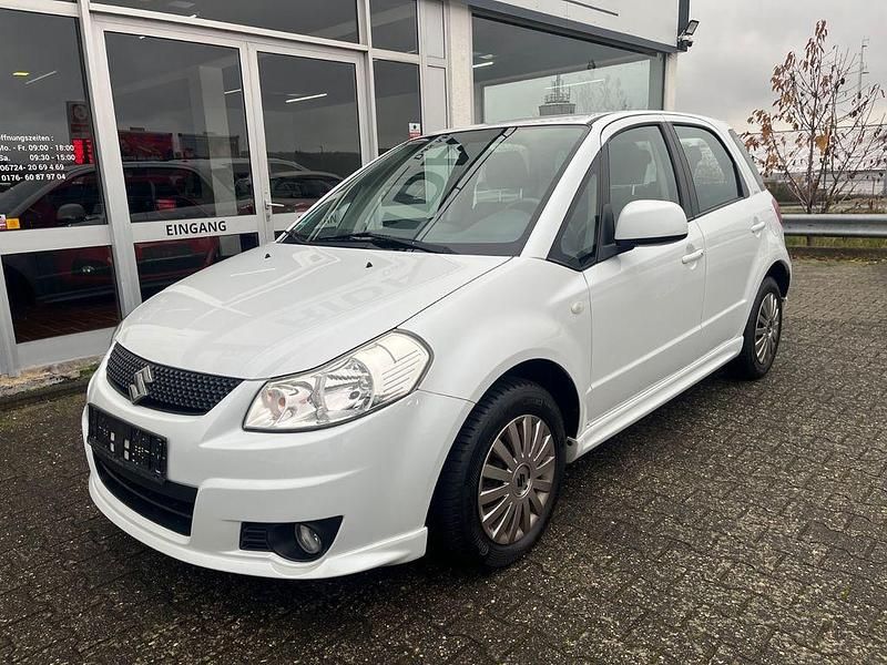 Weiß Gebraucht 2010 Suzuki SX4 SUV | 4.900 € (Guter Preis) - Bild 1/4
