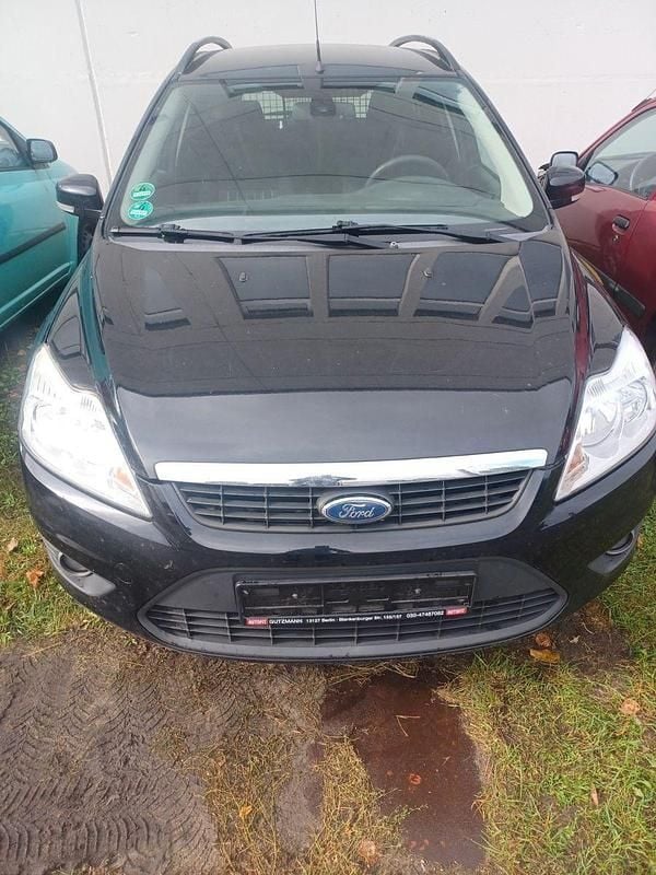 Schwarz Gebraucht 2010 Ford Focus Kombi | 3.300 € (Etwas zu teuer) - Bild 1/4