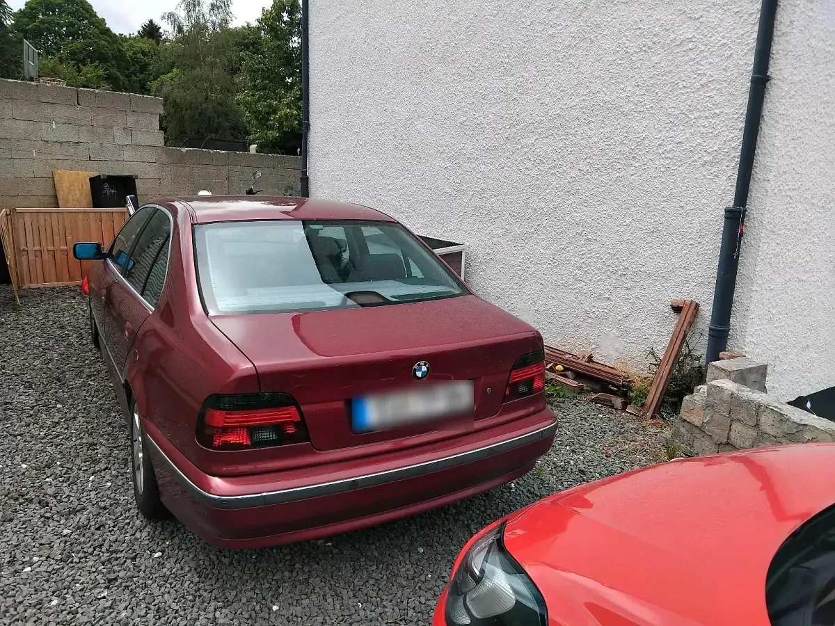 Gebraucht BMW 523 170 PS (125 kW) 1995 Rot Limousine