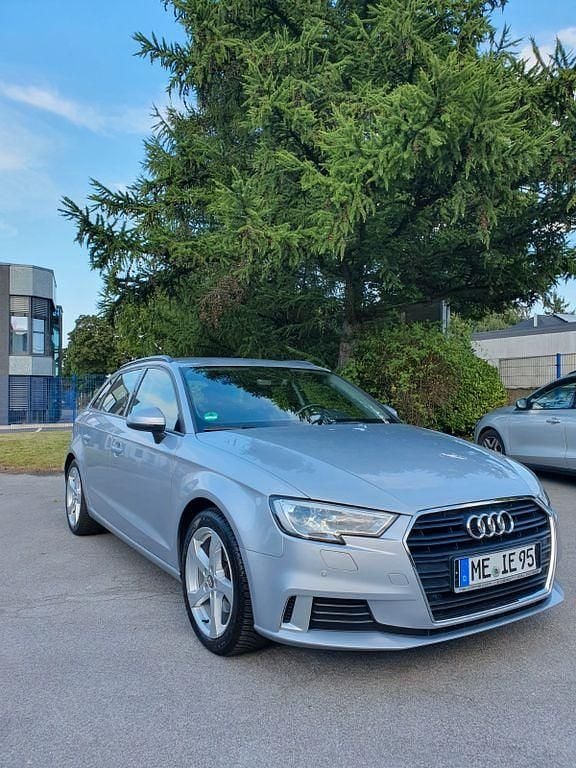 Silber Gebraucht 2017 Audi A3 Sport Limousine | 13.990 € (Superpreis) - Bild 1/4