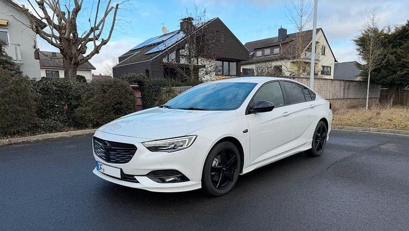 Gebraucht Opel Insignia Exklusiv 209 PS (153 kW) 2018 Weiß Limousine