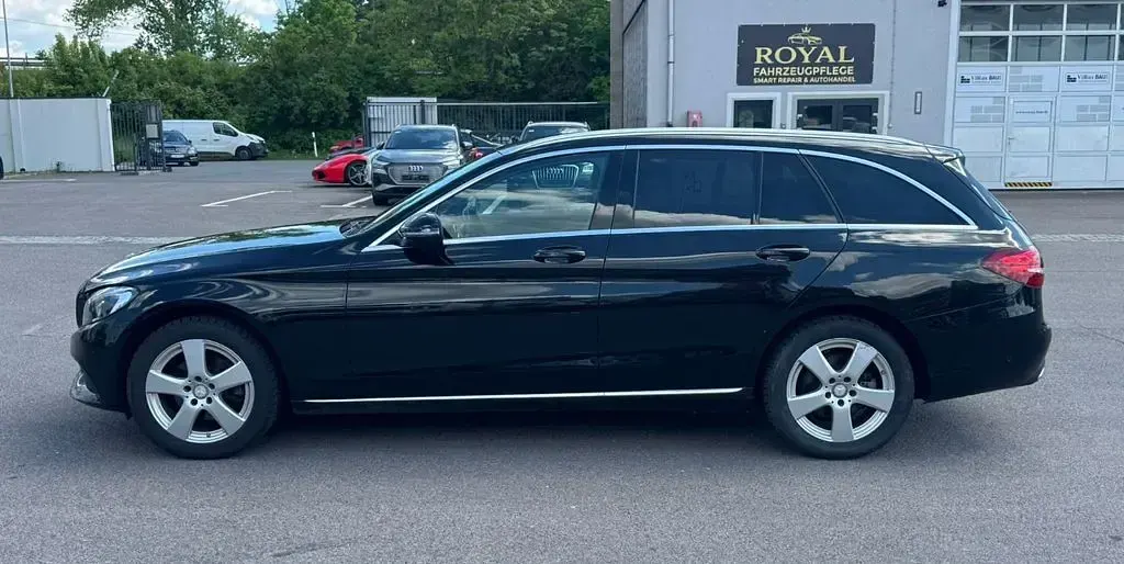 Gebraucht Mercedes C200 Avantgarde 184 PS (135 kW) 2016 Schwarz Limousine