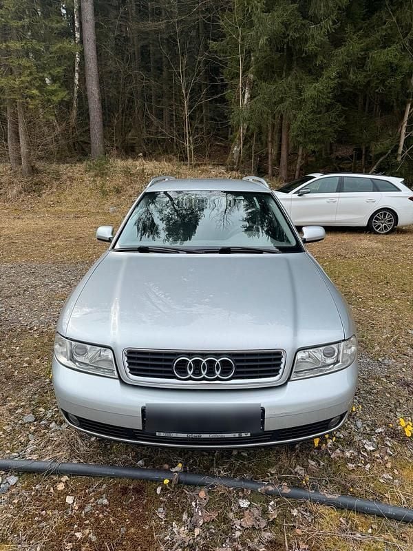 Grau Gebraucht 1999 Audi A4 Kombi | 750 € (Superpreis) - Bild 1/4
