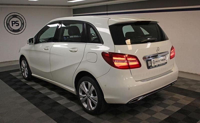 Gebraucht Mercedes B220 184 PS (135 kW) 2016 Weiß Van / Kleinbus