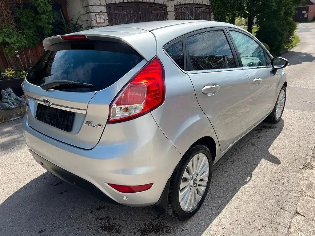 Gebraucht Ford Fiesta SYNC Edition 95 PS (69 kW) 2013 Silber Limousine