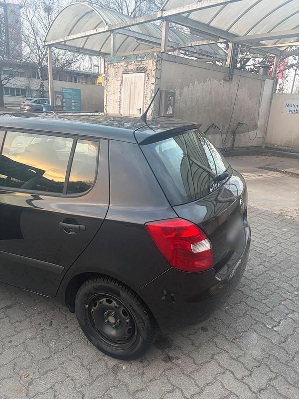 Gebraucht Skoda Fabia 60 PS (44 kW) 2011 Schwarz Kleinwagen