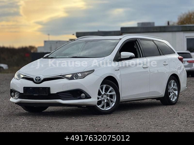 Weiß Gebraucht 2016 Toyota Auris Touring Sports Comfort Kombi | 13.685 € (Fairer Preis) - Bild 1/3
