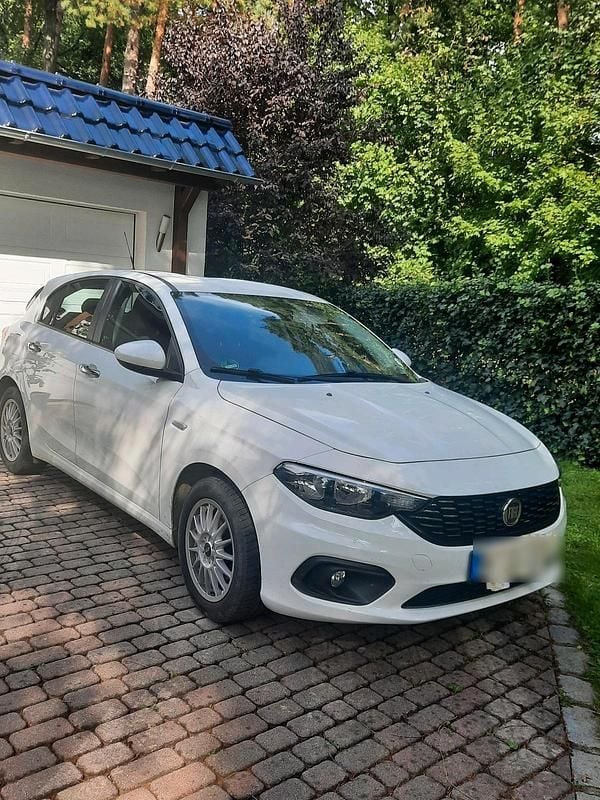 Weiß Gebraucht 2018 Fiat Tipo Limousine | 8.555 € (Guter Preis) - Bild 1/4