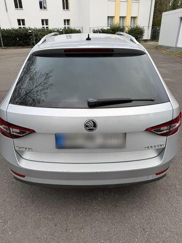 Gebraucht Skoda Superb 179 PS (131 kW) 2016 Silber Kombi