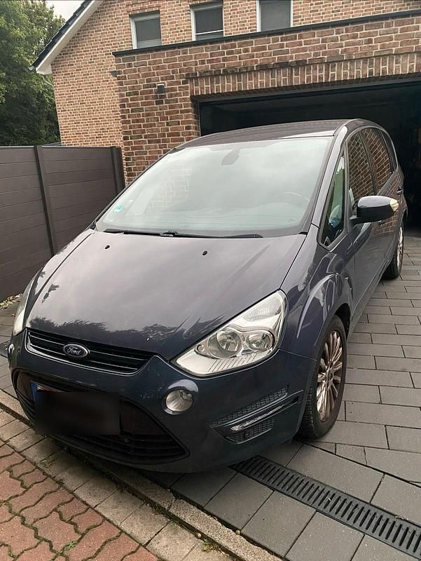 Grau Gebraucht 2013 Ford S-MAX S Van / Kleinbus | 3.800 € (Teuer) - Bild 1/4