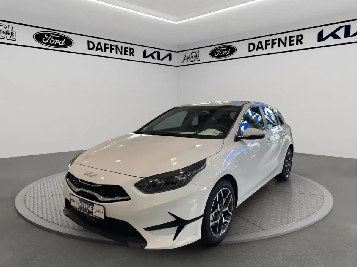 Nowe Kia Ceed 140 KM (102 kW) 2025 Biały Hatchback