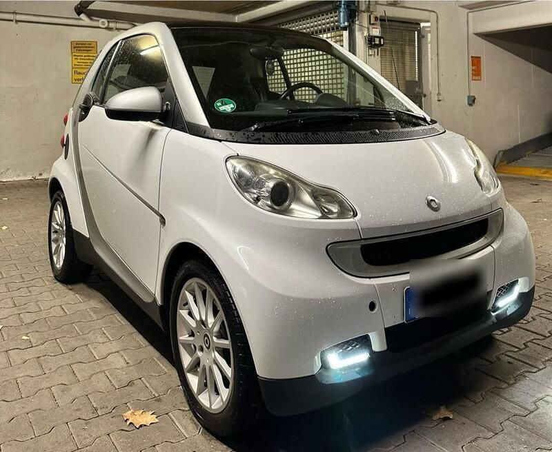 Weiß Gebraucht 2009 Smart ForTwo Coupé Passion Coupé | 3.900 € (Fairer Preis) - Bild 1/4
