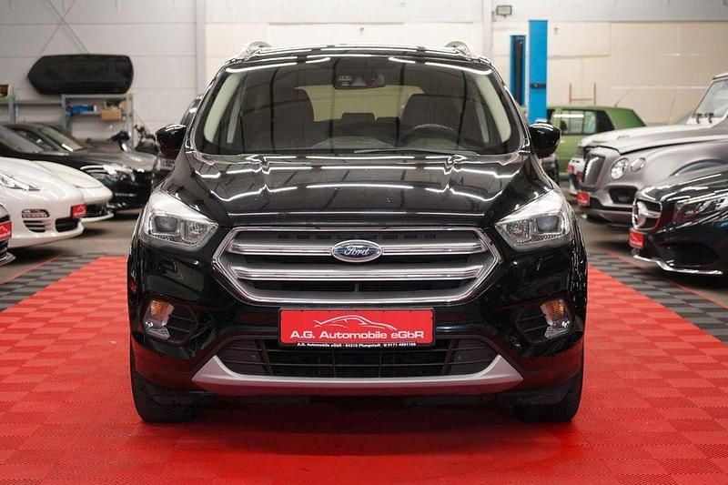 Gebraucht Ford Kuga Titanium 150 PS (110 kW) 2018 Schwarz SUV