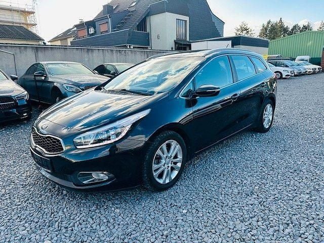 Schwarz Gebraucht 2013 Kia Ceed Spirit Kleinwagen | 5.980 € (Fairer Preis) - Bild 1/4