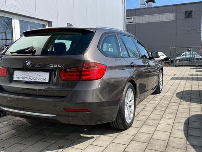 Gebraucht BMW 320 Comfort Edition 184 PS (135 kW) 2013 Havanna metallic Kombi