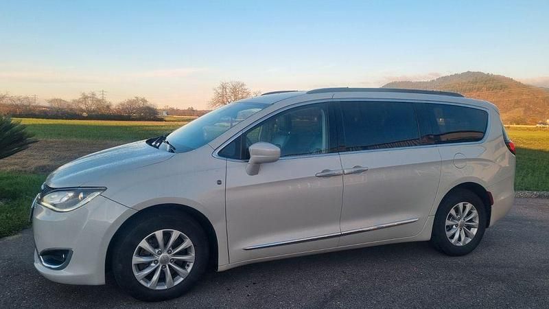 Gebraucht Chrysler Pacifica 291 PS (214 kW) 2017 Beige Van / Kleinbus