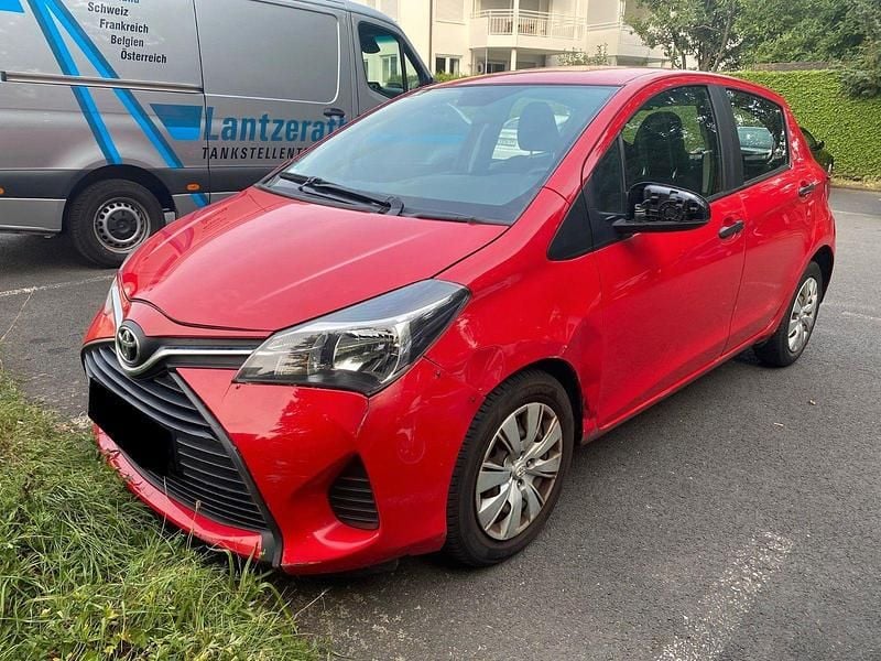Rot Gebraucht 2015 Toyota Yaris Kleinwagen | 3.600 € (Superpreis) - Bild 1/4