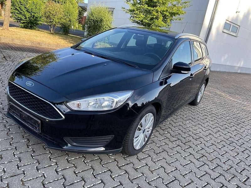 Schwarz Gebraucht 2016 Ford Focus Kombi | 5.890 € (Superpreis) - Bild 1/4