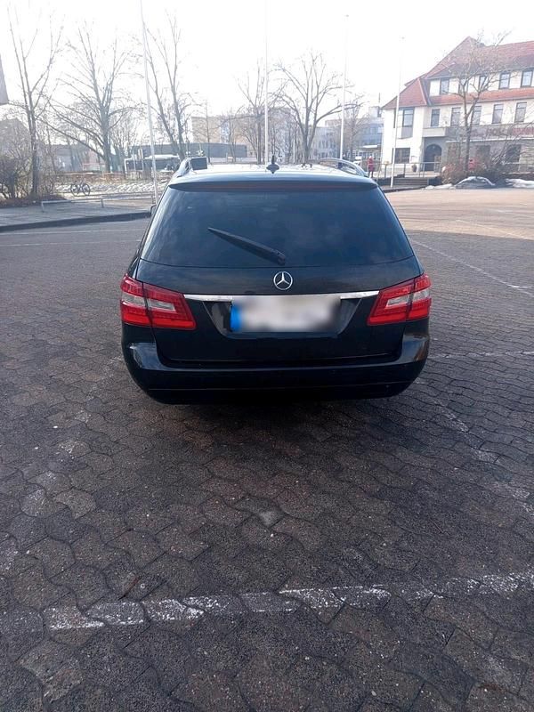 Gebraucht Mercedes E220 170 PS (125 kW) 2010 Schwarz Kombi