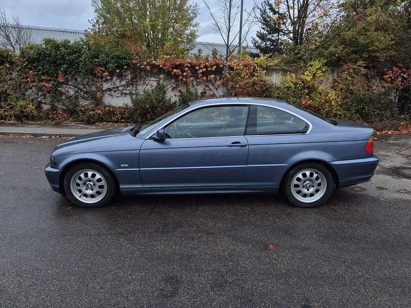 Blau Gebraucht 2001 BMW 320 Sport Line Coupé | 4.750 € (Fairer Preis) - Bild 1/4