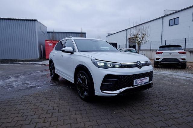 Weiß Gebraucht 2024 VW Tiguan R-line SUV | 45.999 € (Superpreis) - Bild 1/4