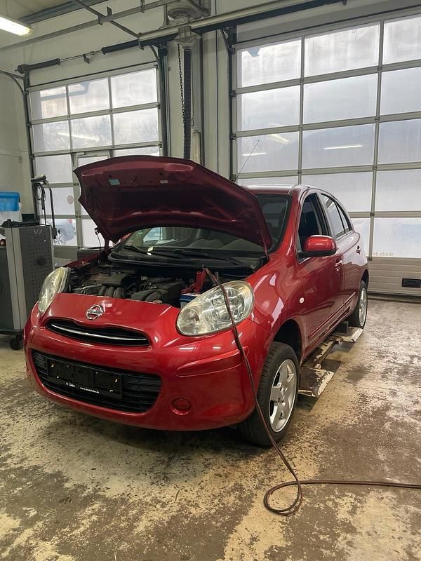 Gebraucht Nissan Micra 80 PS (58 kW) 2013 Rot Kleinwagen