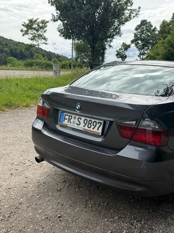 Gebraucht BMW 318 Basis 129 PS (94 kW) 2007 Silber Limousine