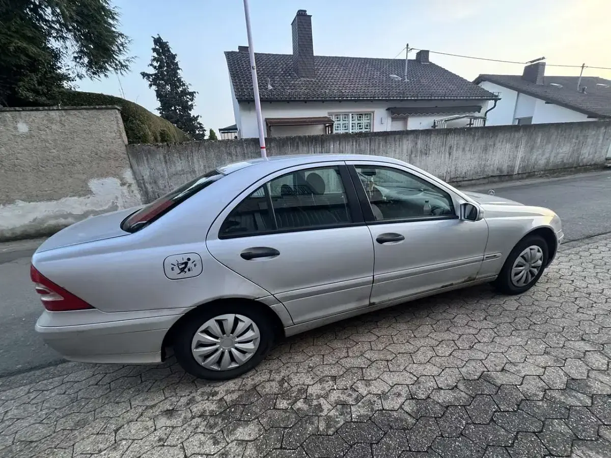 Gebraucht Mercedes C220 128 PS (94 kW) 2001 Limousine