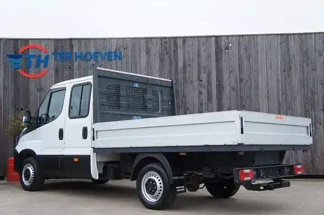 Second-hand Iveco 35.12 116 CP (85 kW) 2017 Alb Van