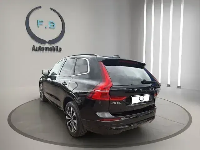 Gebraucht Volvo XC60 Core 197 PS (144 kW) 2022 Black stone SUV