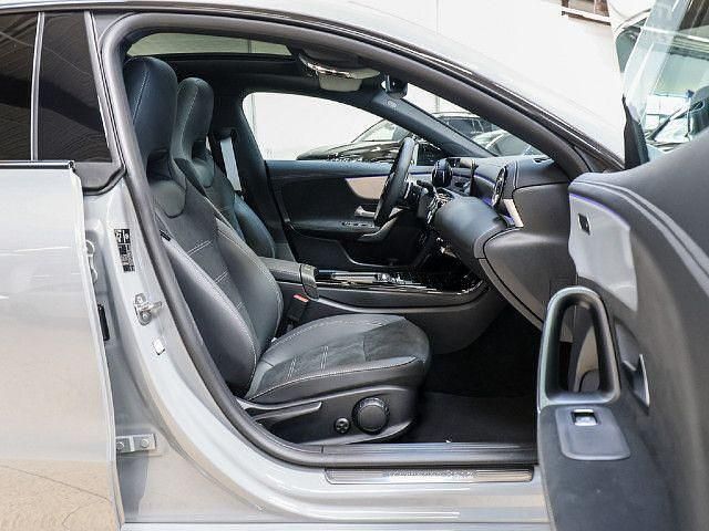 Grau Gebraucht 2025 Mercedes CLA220 Limousine | 49.250 € - Bild 1/4