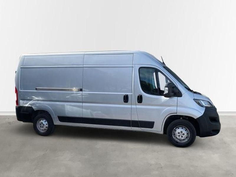 Gebraucht Peugeot Boxer Premium 140 PS (102 kW) 2022 Lackierung aluminiumgrau/metall (metallic) Van